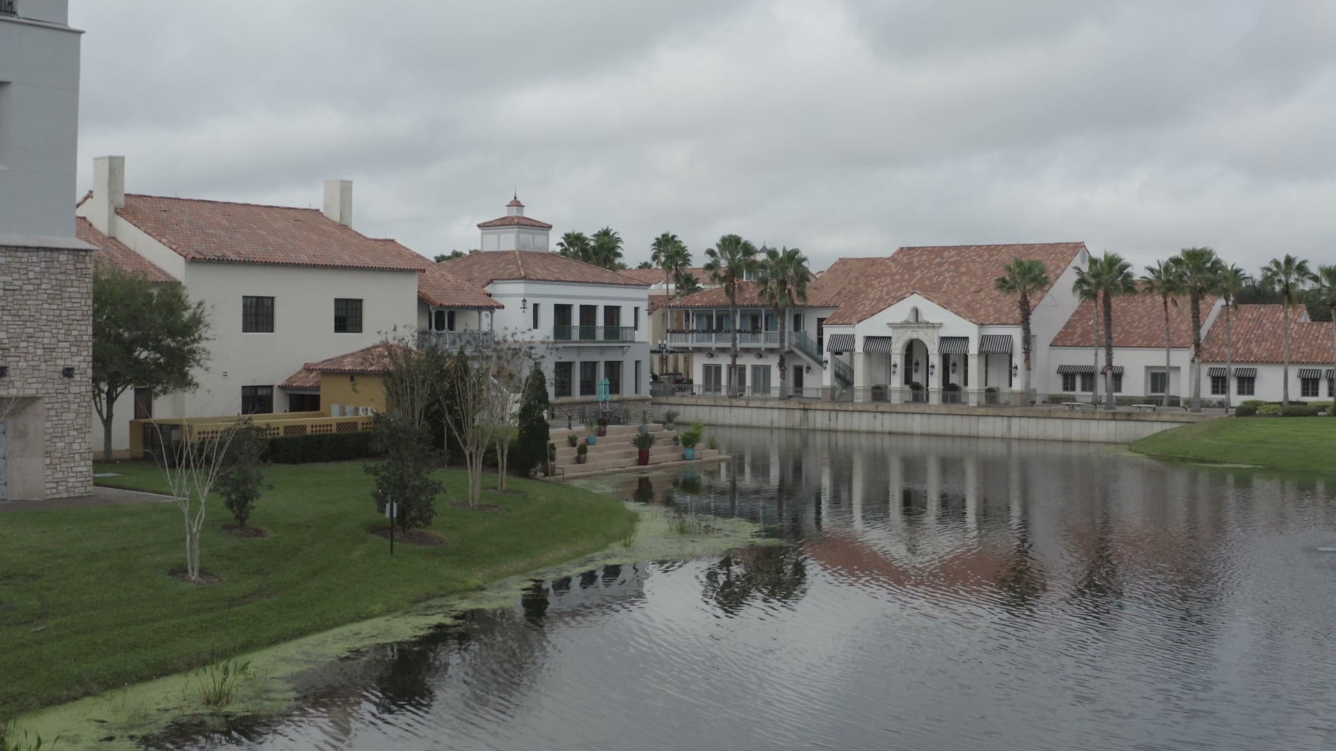 Solivita lake - Slow lateral tracking shot moving right along a sc